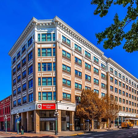 Best Western Plus Carlton Plaza Hotel Виктория Экстерьер фото