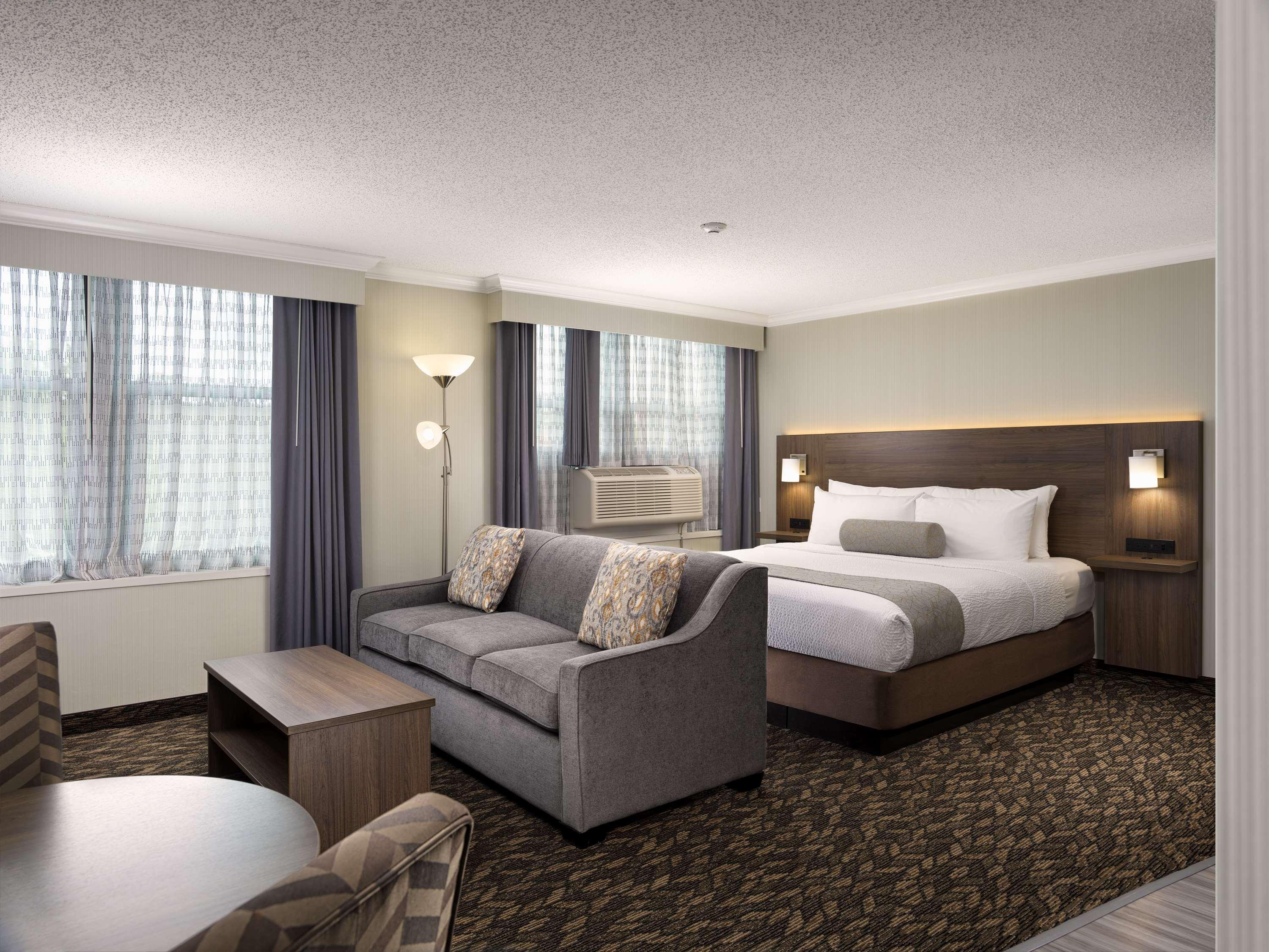 Best Western Plus Carlton Plaza Hotel Виктория Экстерьер фото