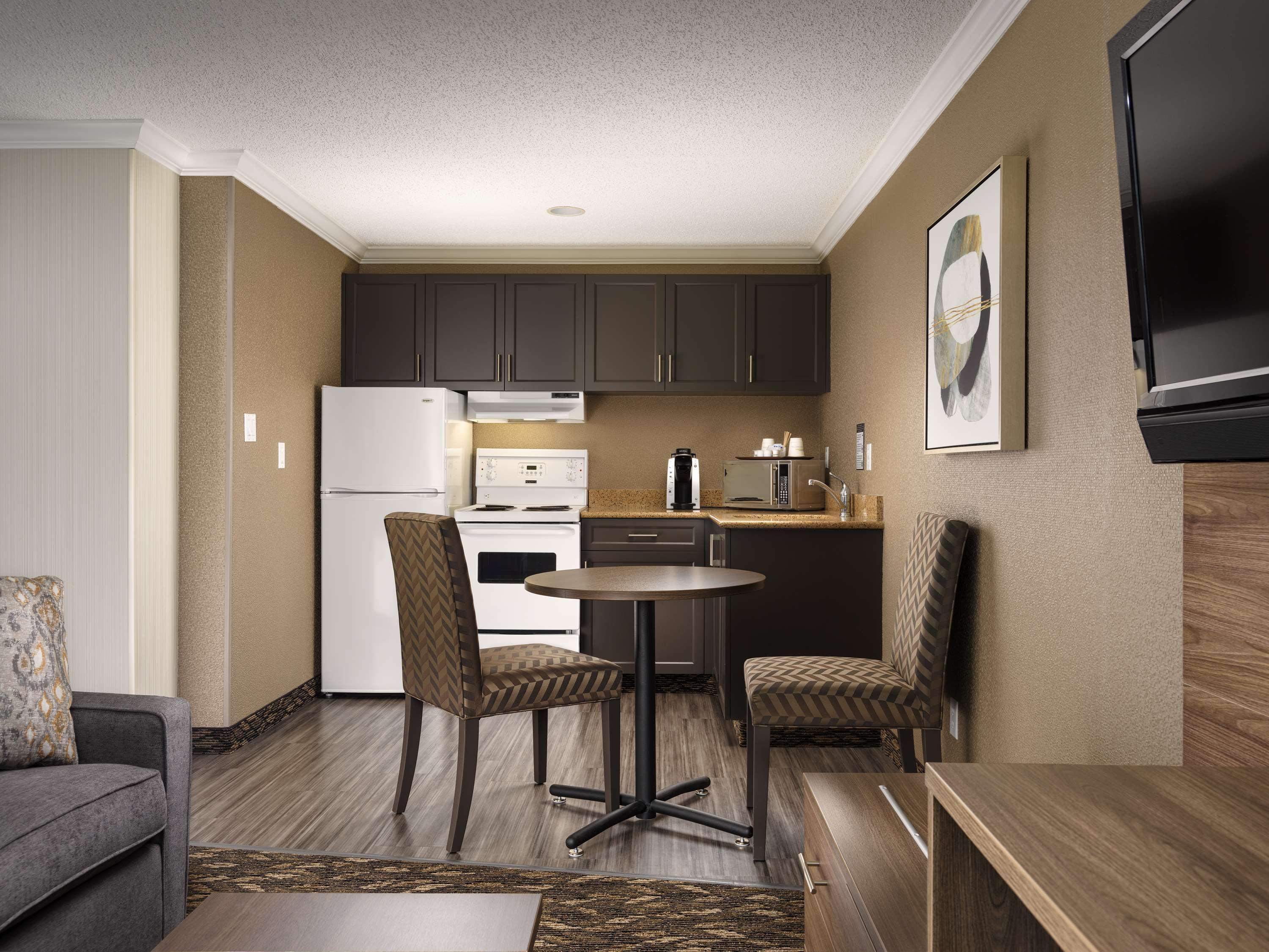Best Western Plus Carlton Plaza Hotel Виктория Экстерьер фото