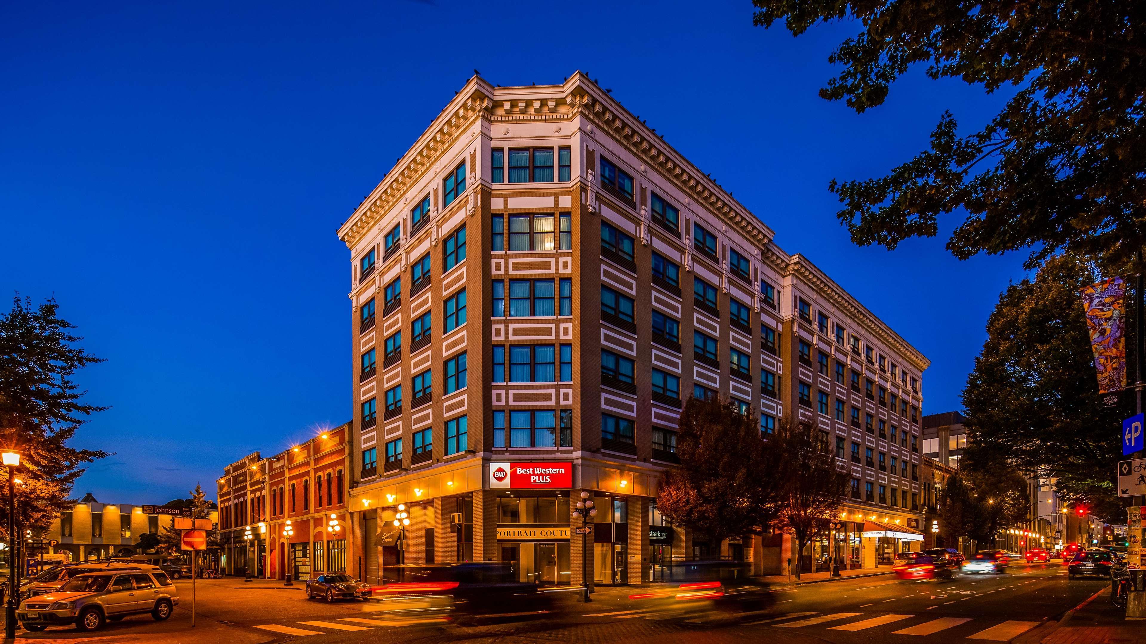 Best Western Plus Carlton Plaza Hotel Виктория Экстерьер фото
