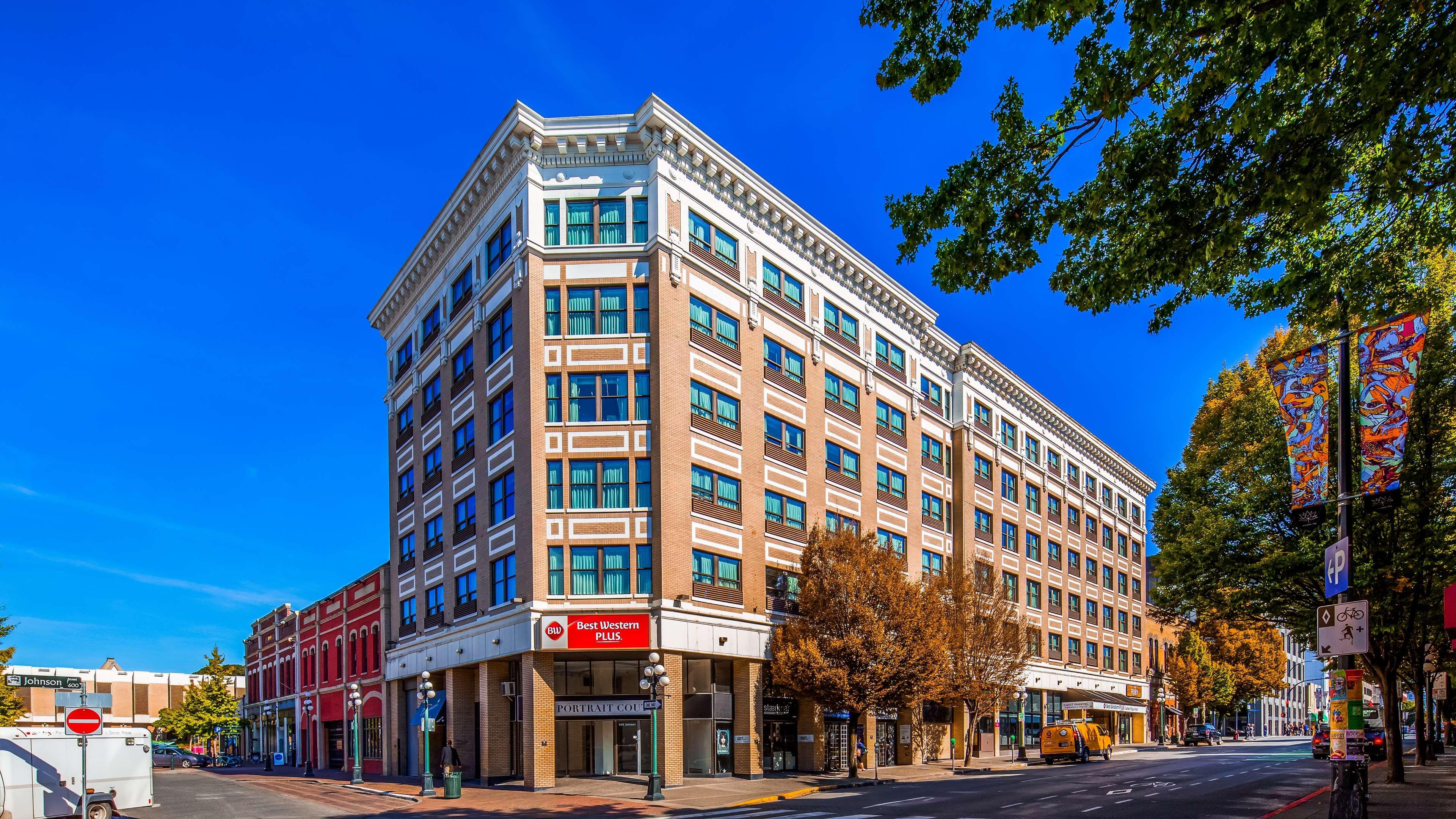 Best Western Plus Carlton Plaza Hotel Виктория Экстерьер фото