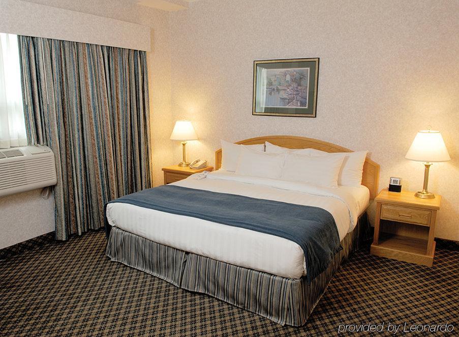 Best Western Plus Carlton Plaza Hotel Виктория Номер фото