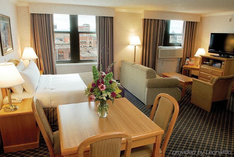 Best Western Plus Carlton Plaza Hotel Виктория Номер фото