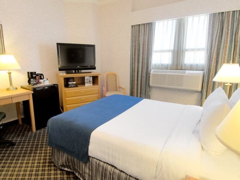 Best Western Plus Carlton Plaza Hotel Виктория Экстерьер фото