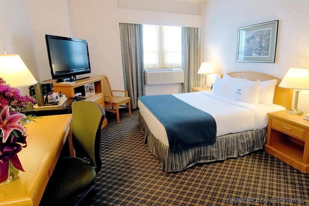 Best Western Plus Carlton Plaza Hotel Виктория Экстерьер фото