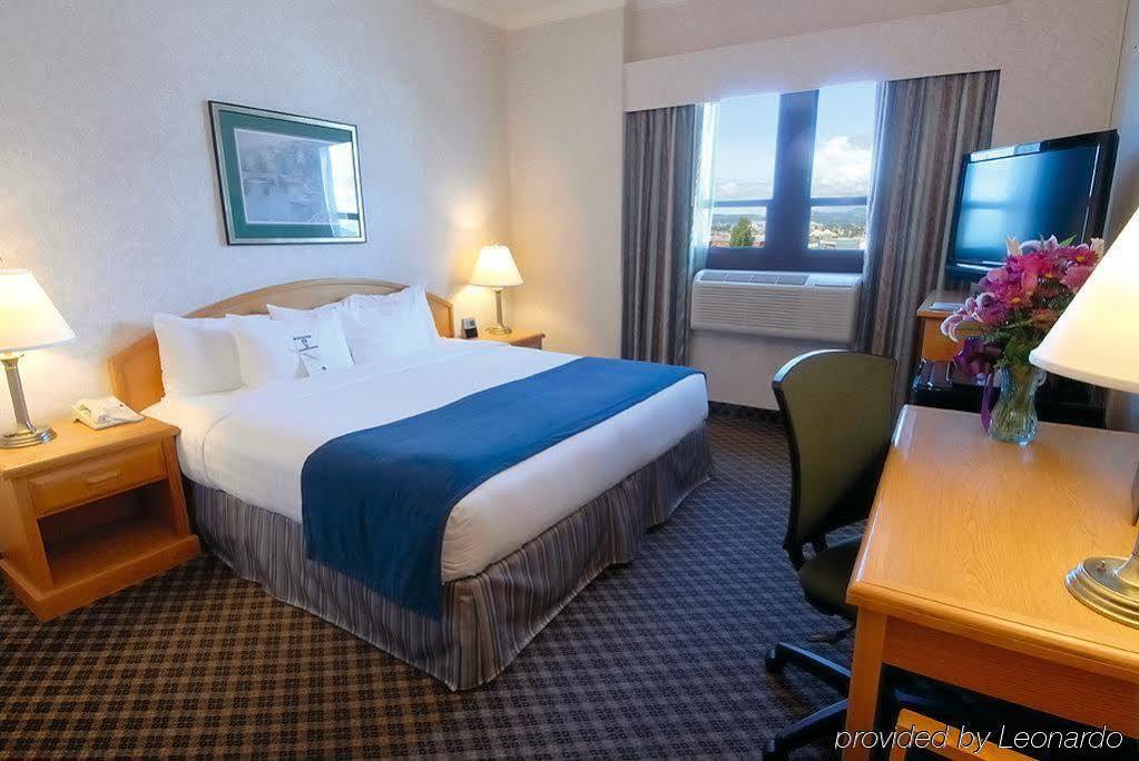 Best Western Plus Carlton Plaza Hotel Виктория Номер фото