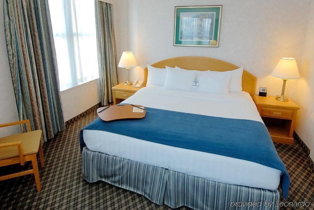 Best Western Plus Carlton Plaza Hotel Виктория Номер фото
