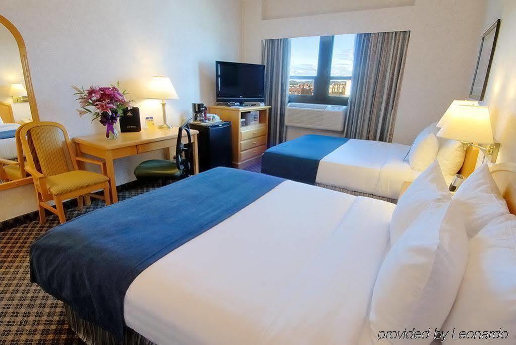 Best Western Plus Carlton Plaza Hotel Виктория Номер фото