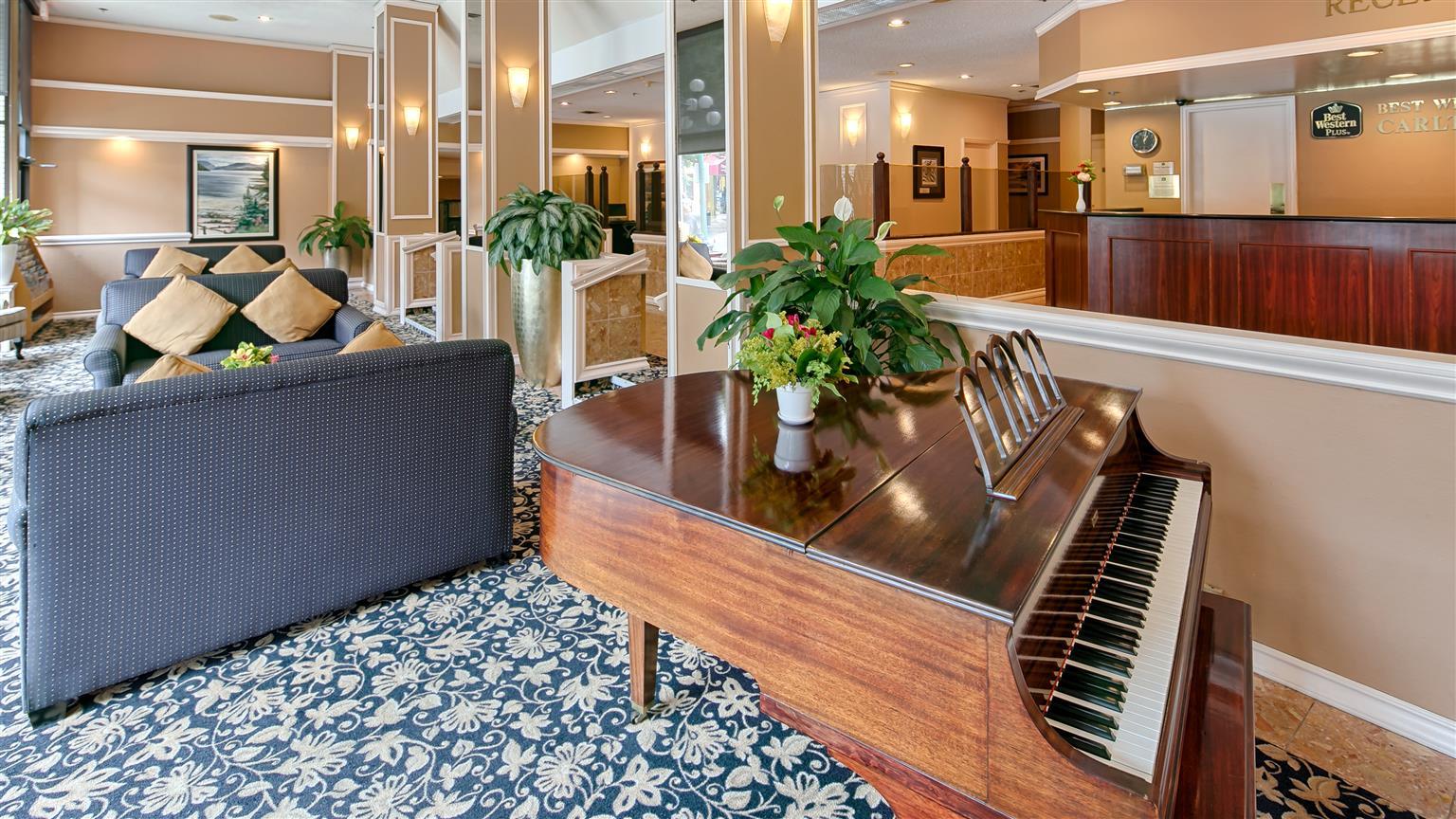 Best Western Plus Carlton Plaza Hotel Виктория Экстерьер фото
