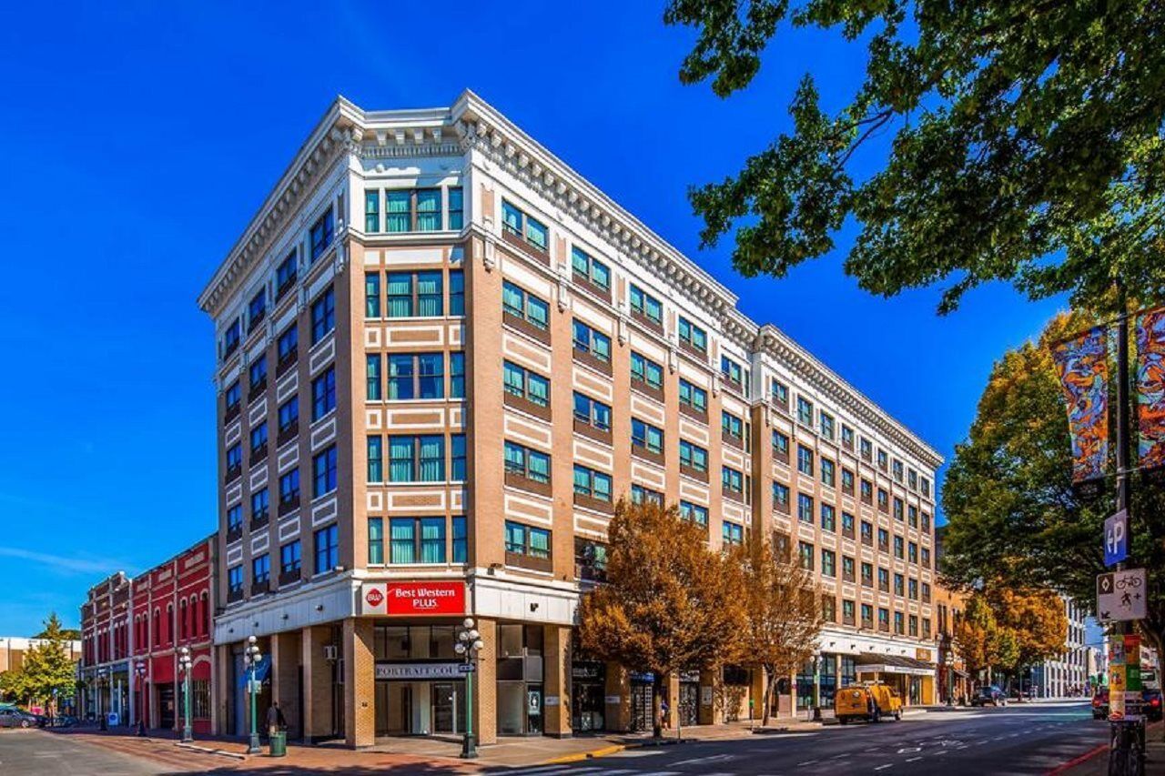 Best Western Plus Carlton Plaza Hotel Виктория Экстерьер фото