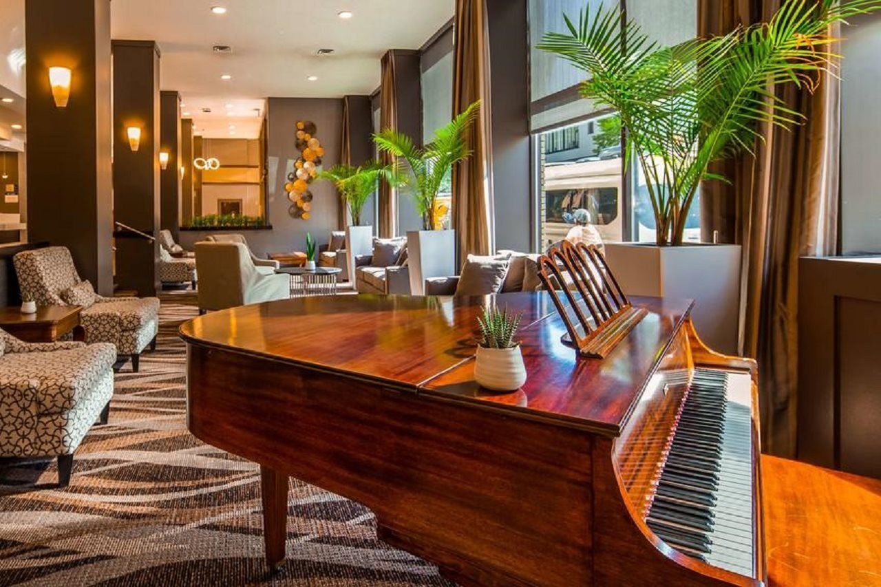 Best Western Plus Carlton Plaza Hotel Виктория Экстерьер фото